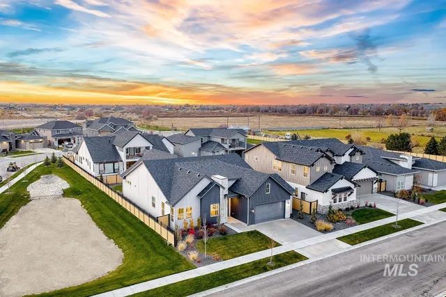 $869,900 | 21895 Paint Avenue, Star, ID 83669