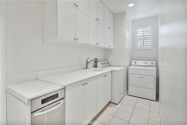 $825,000 | 27976 Red Pine Court, Valencia, CA 91354