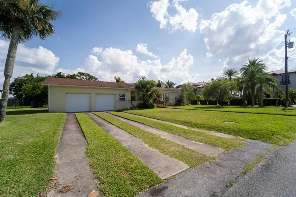 a front view of house with yard