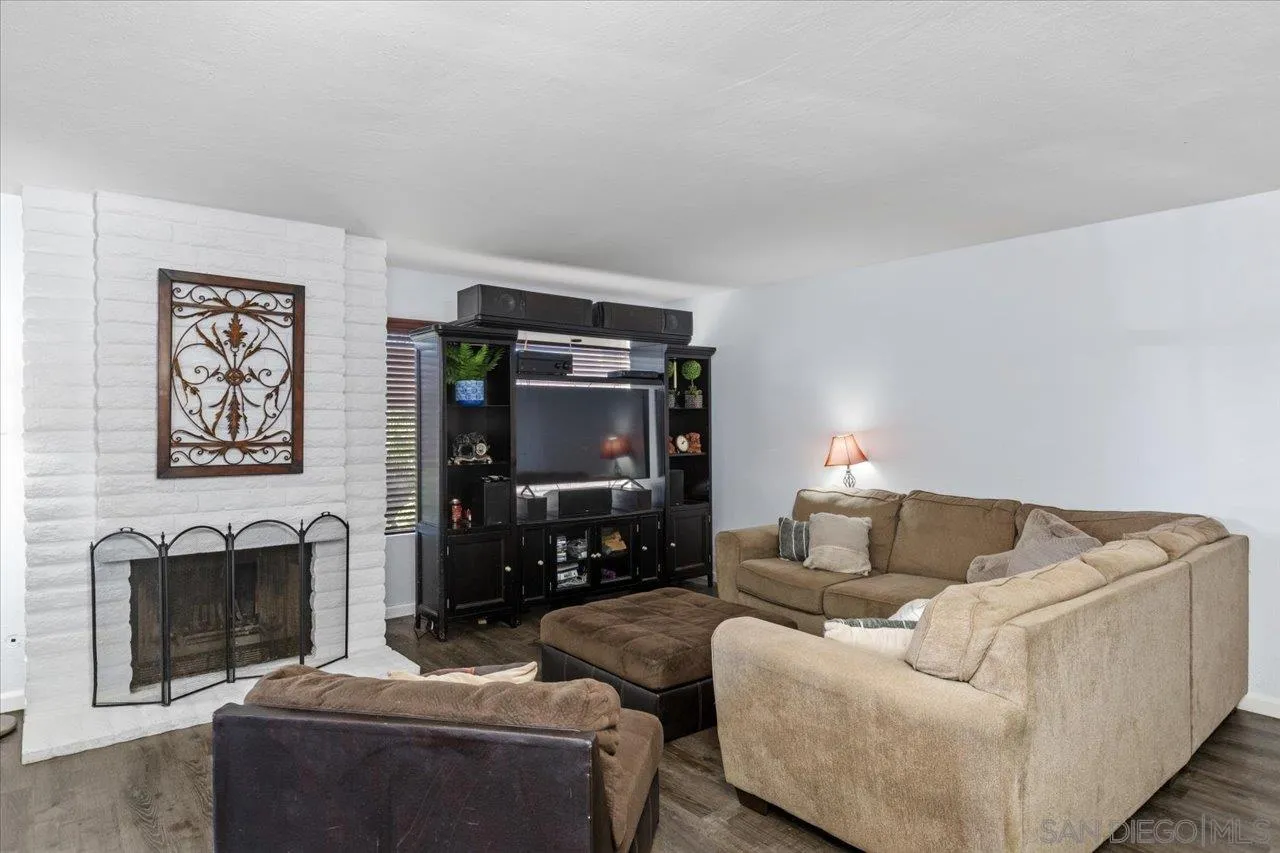 17548 Ashburton Road Rancho Bernardo, CA 92128 - Photo 4 of 24