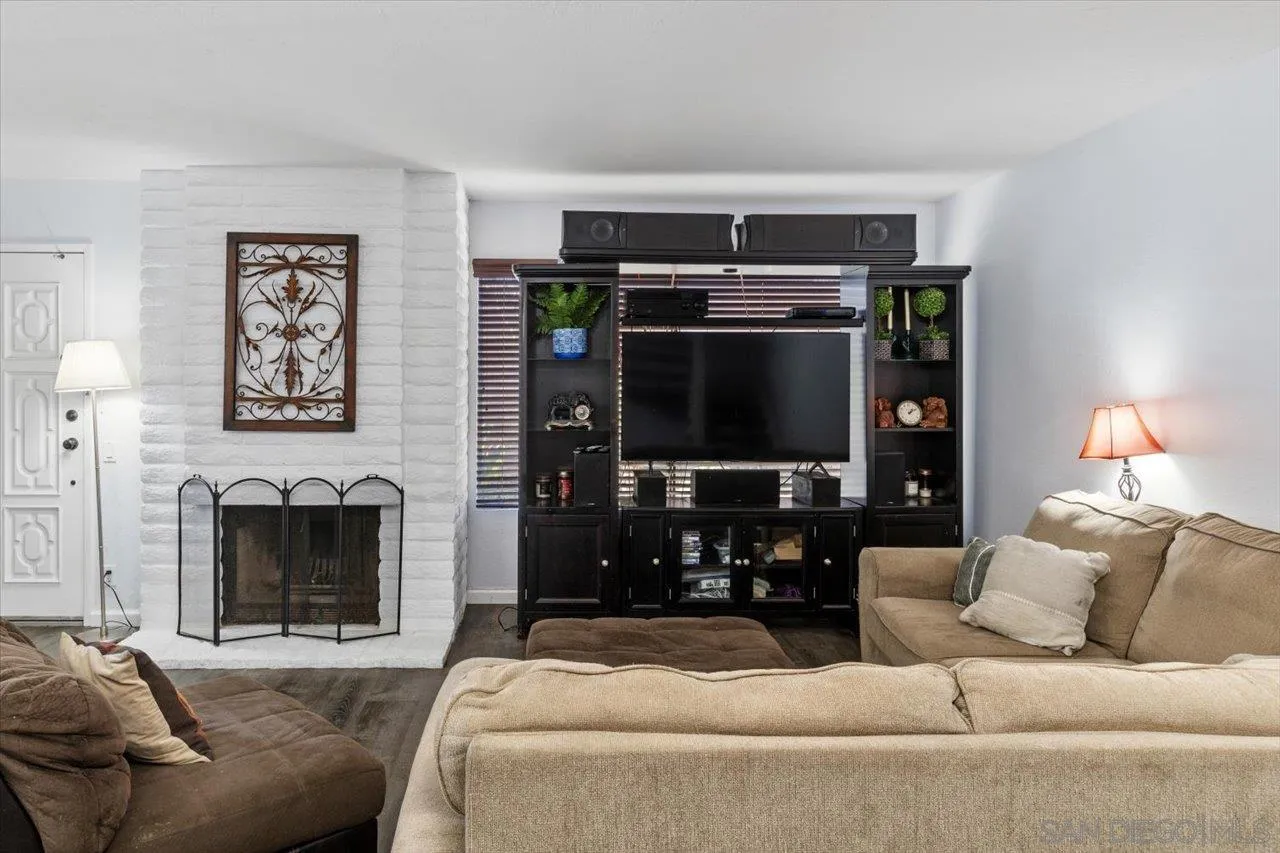 17548 Ashburton Road Rancho Bernardo, CA 92128 - Photo 5 of 24