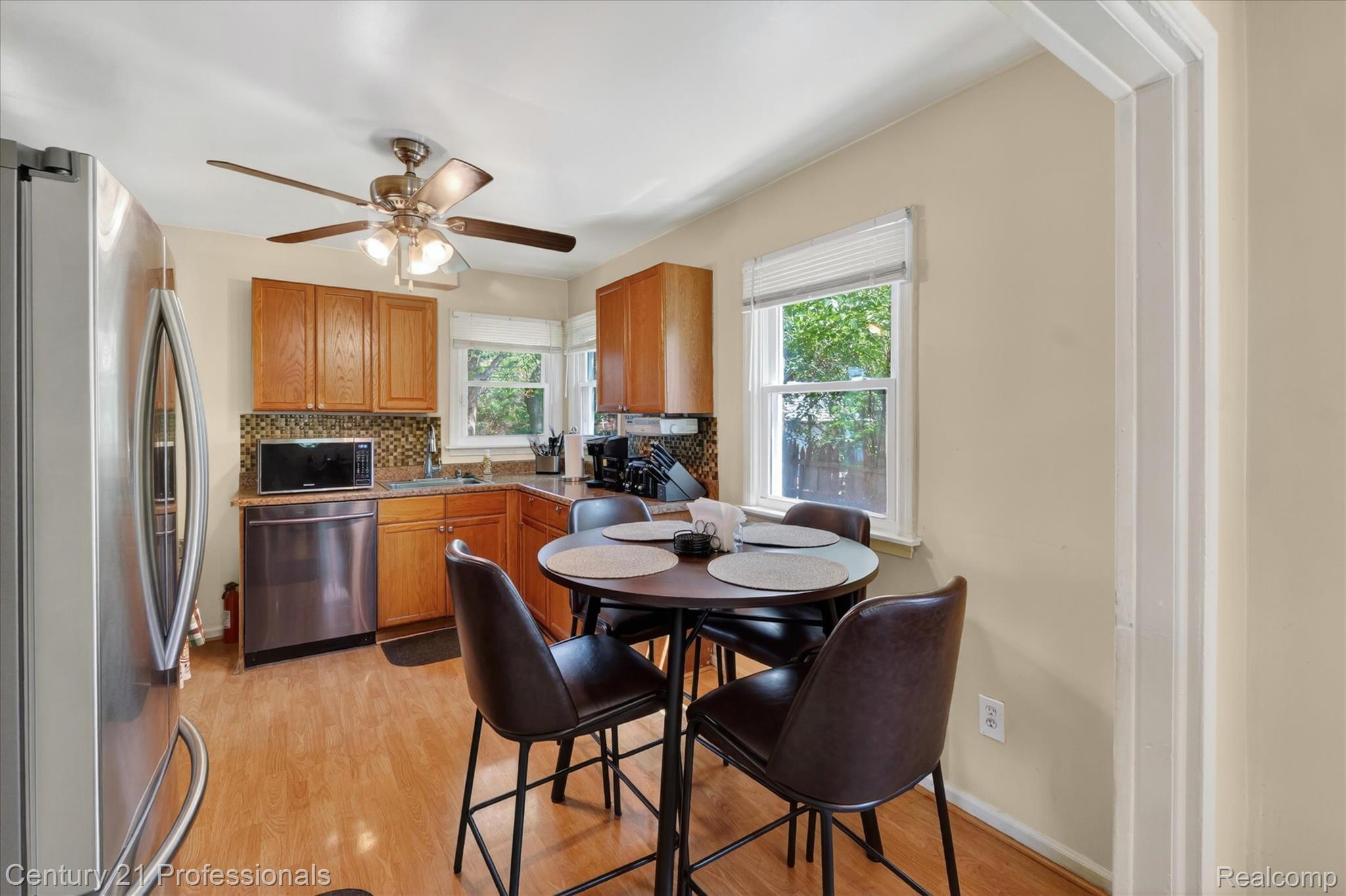 28688 Emerson Street Inkster, MI 48141 - Photo 13 of 44 13-28688-Emerson-St-Inkster-Windowstill.jpg
