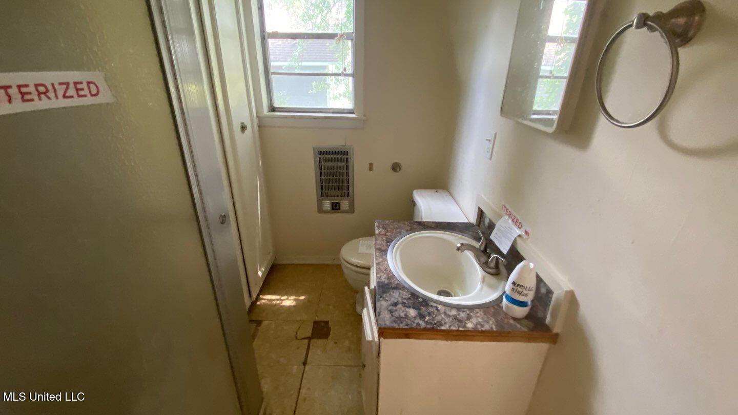 808 Pecan Street Belzoni, MS 39038 - Photo 19 of 24 117-Jun 04 2025 11_46am-Road