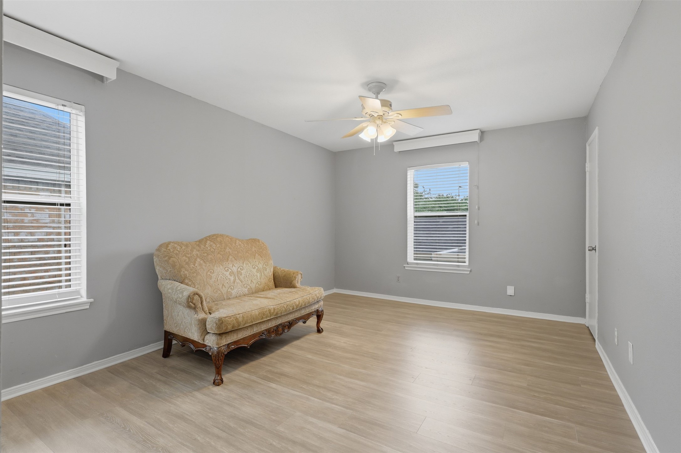 811 Threadneedle Street, Unit 287 Houston, TX 77079 - Photo 14 of 16 Alternate view of secondary bedroom showcasing spacious layout.