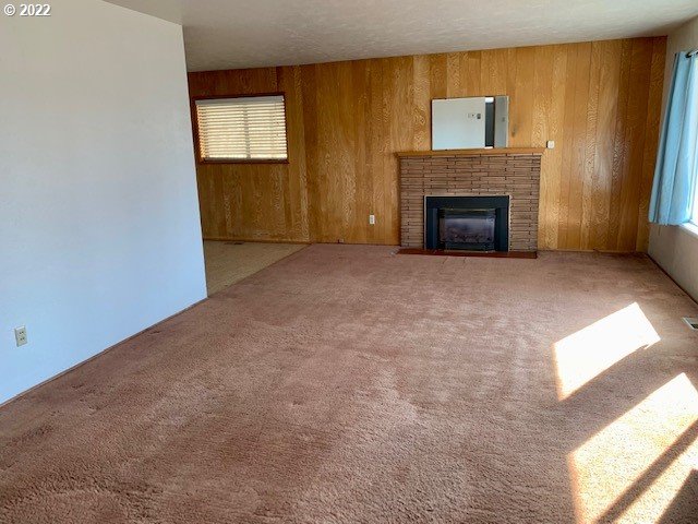 532 Northeast 37th Street Pendleton, OR 97801 - Photo 7 of 21 a view of empty room with a fireplace