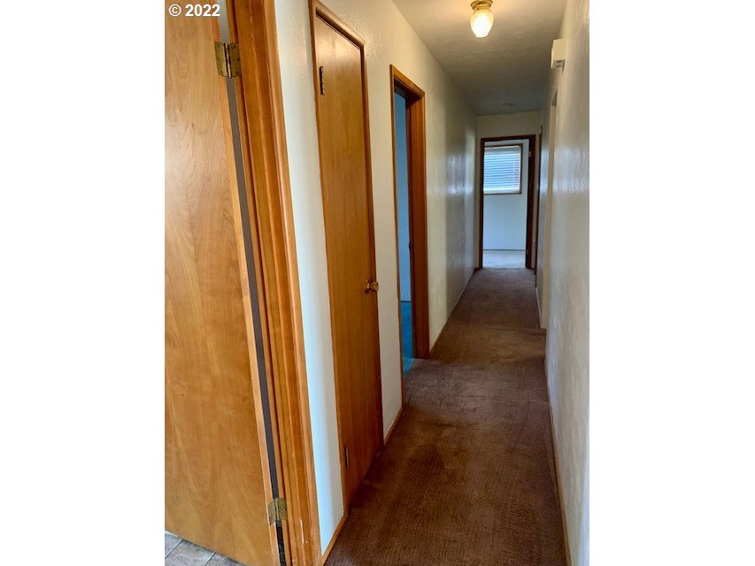 532 Northeast 37th Street Pendleton, OR 97801 - Photo 8 of 21 a view of a hallway with windows
