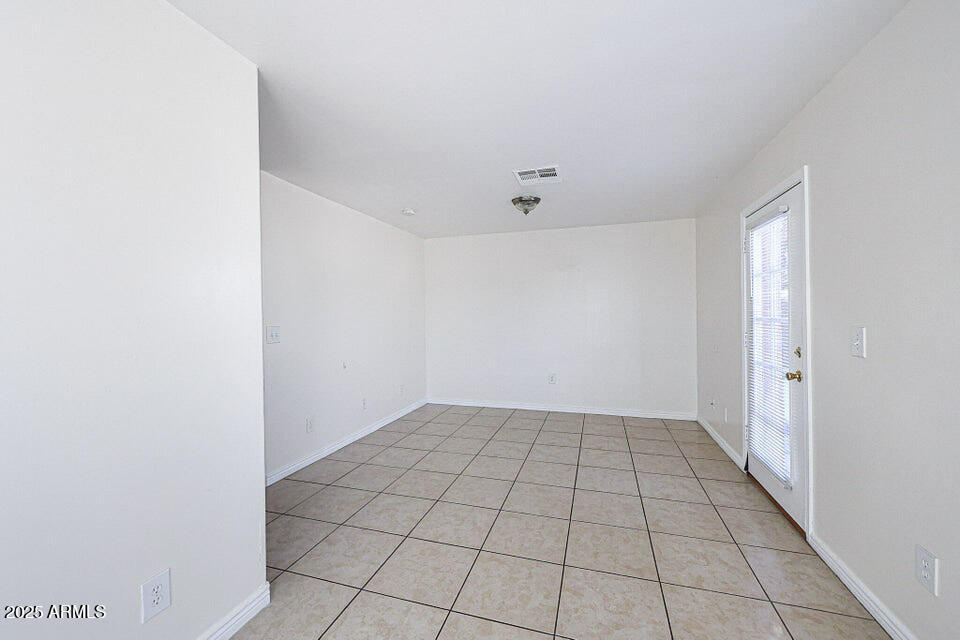 2614 East Monte Vista Road, Unit 3 Phoenix, AZ 85008 - Photo 6 of 17 5-20250121175742070436000000-o