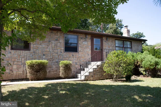 a view of a back yard of the house