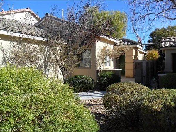 $2,100 | 3220 Little Stream Street, Las Vegas, NV 89135