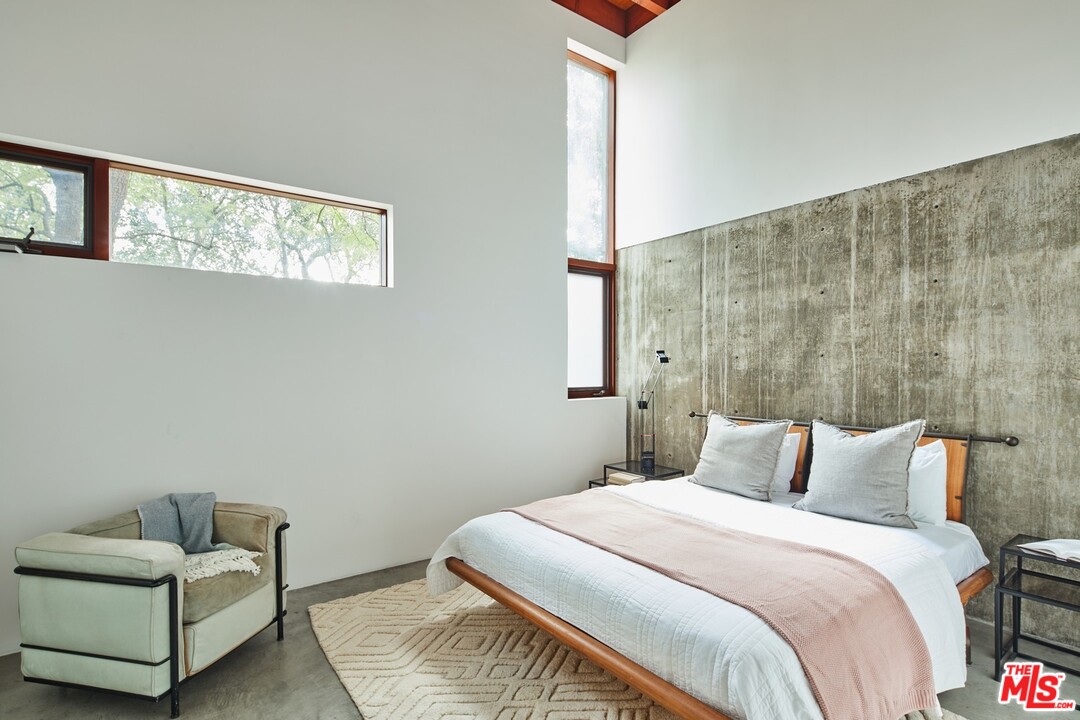 3201 Coldwater Canyon Lane Beverly Hills, CA 90210 - Photo 15 of 23 a bedroom with a bed and a couch