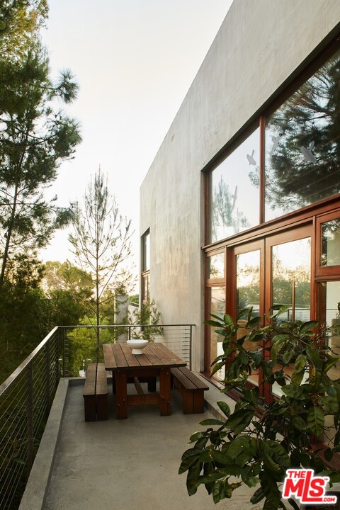 3201 Coldwater Canyon Lane Beverly Hills, CA 90210 - Photo 18 of 23