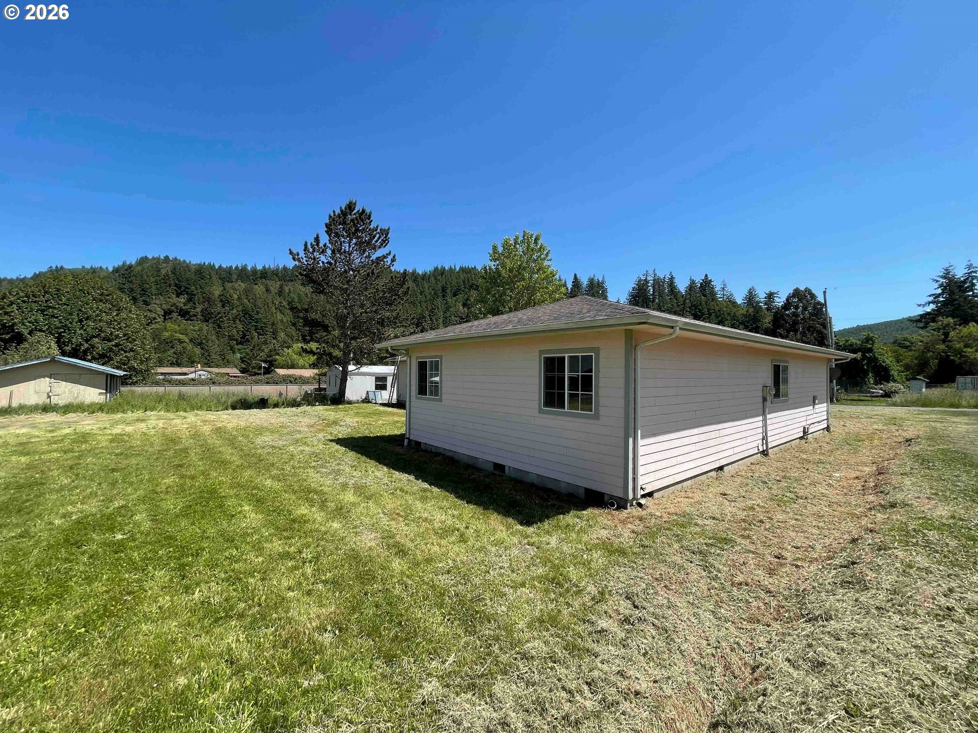 151 East Date Street Powers, OR 97466 - Photo 4 of 36