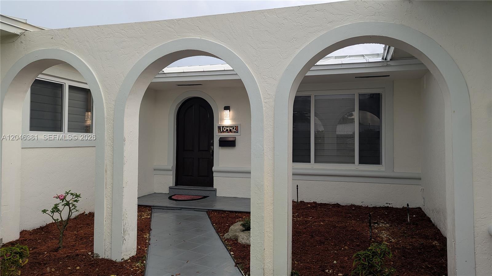 10442 Southwest 114th Street Miami, FL 33176 - Photo 3 of 48 Entry