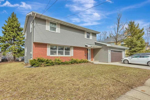 $320,000 | 932 Vine Avenue, Oshkosh, WI 54901
