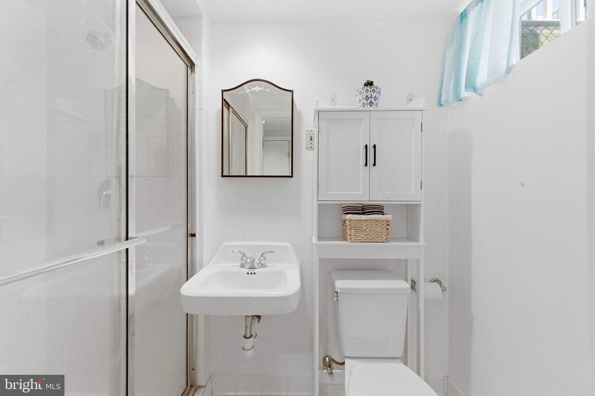 6467 Blenheim Road Baltimore, MD 21212 - Photo 35 of 61 Full BA- upgraded walk-in shower