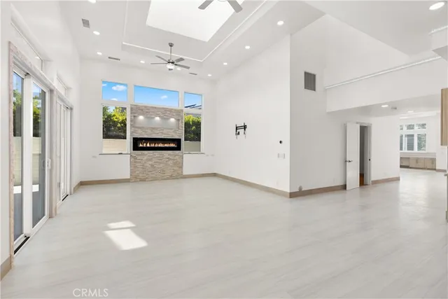an entryway with ceiling fan and windows