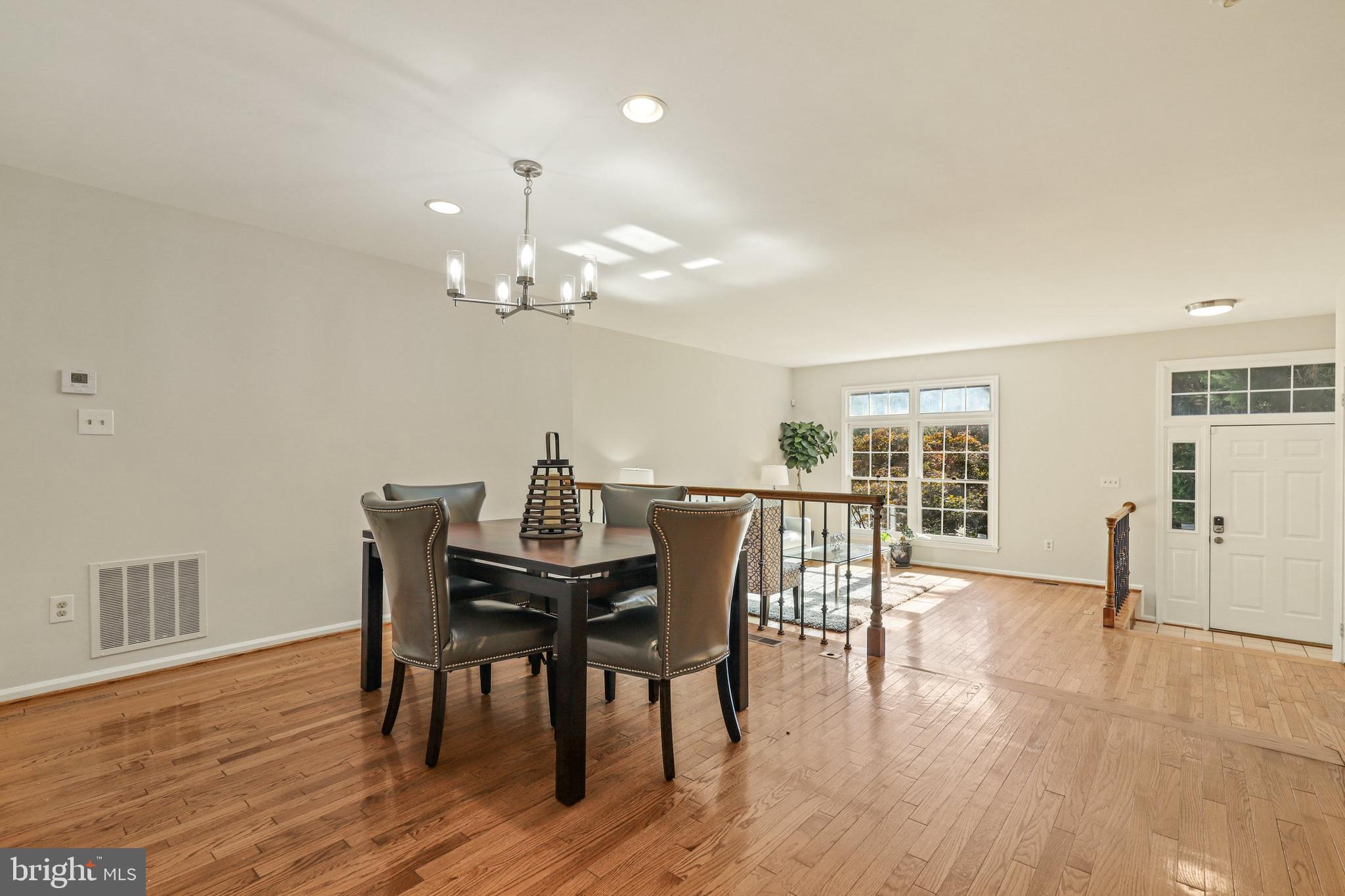 1375 Heritage Oak Way Reston, VA 20194 - Photo 11 of 36