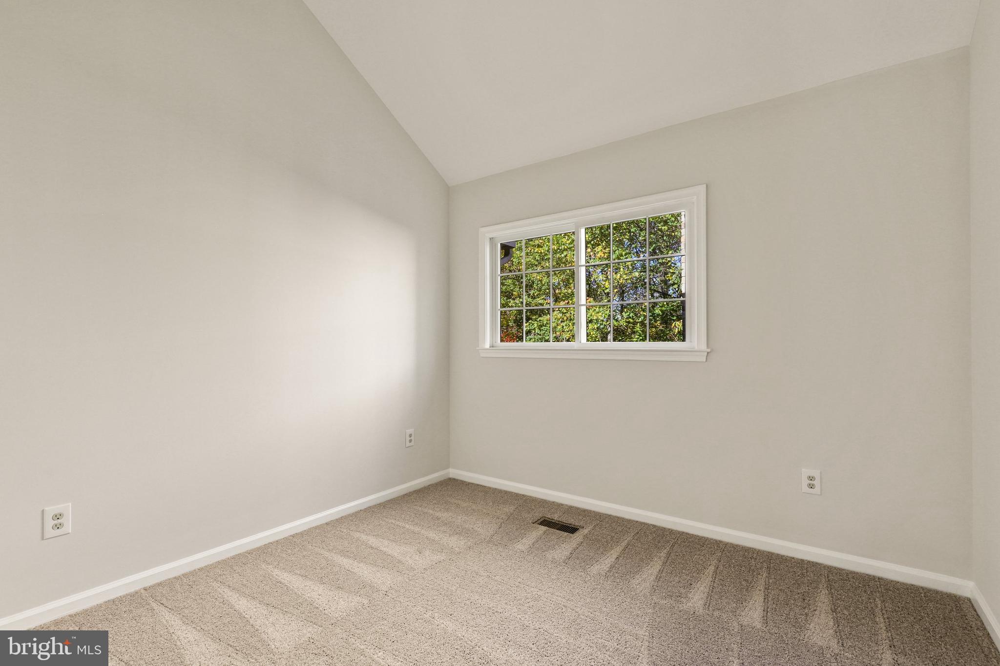 1375 Heritage Oak Way Reston, VA 20194 - Photo 21 of 36