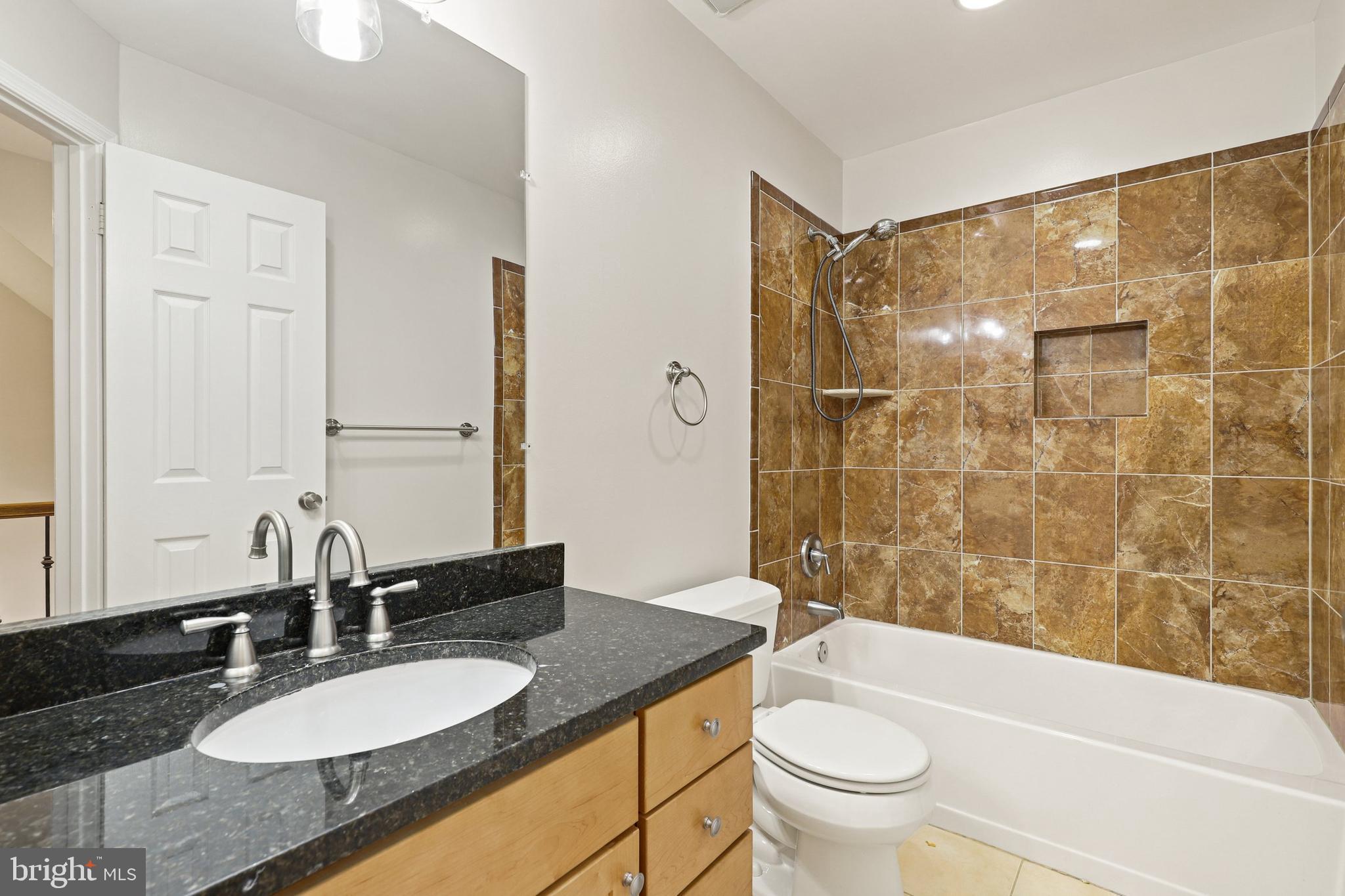 1375 Heritage Oak Way Reston, VA 20194 - Photo 24 of 36