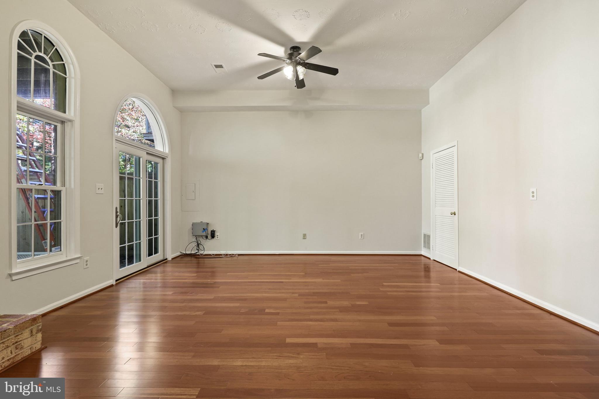1375 Heritage Oak Way Reston, VA 20194 - Photo 27 of 36
