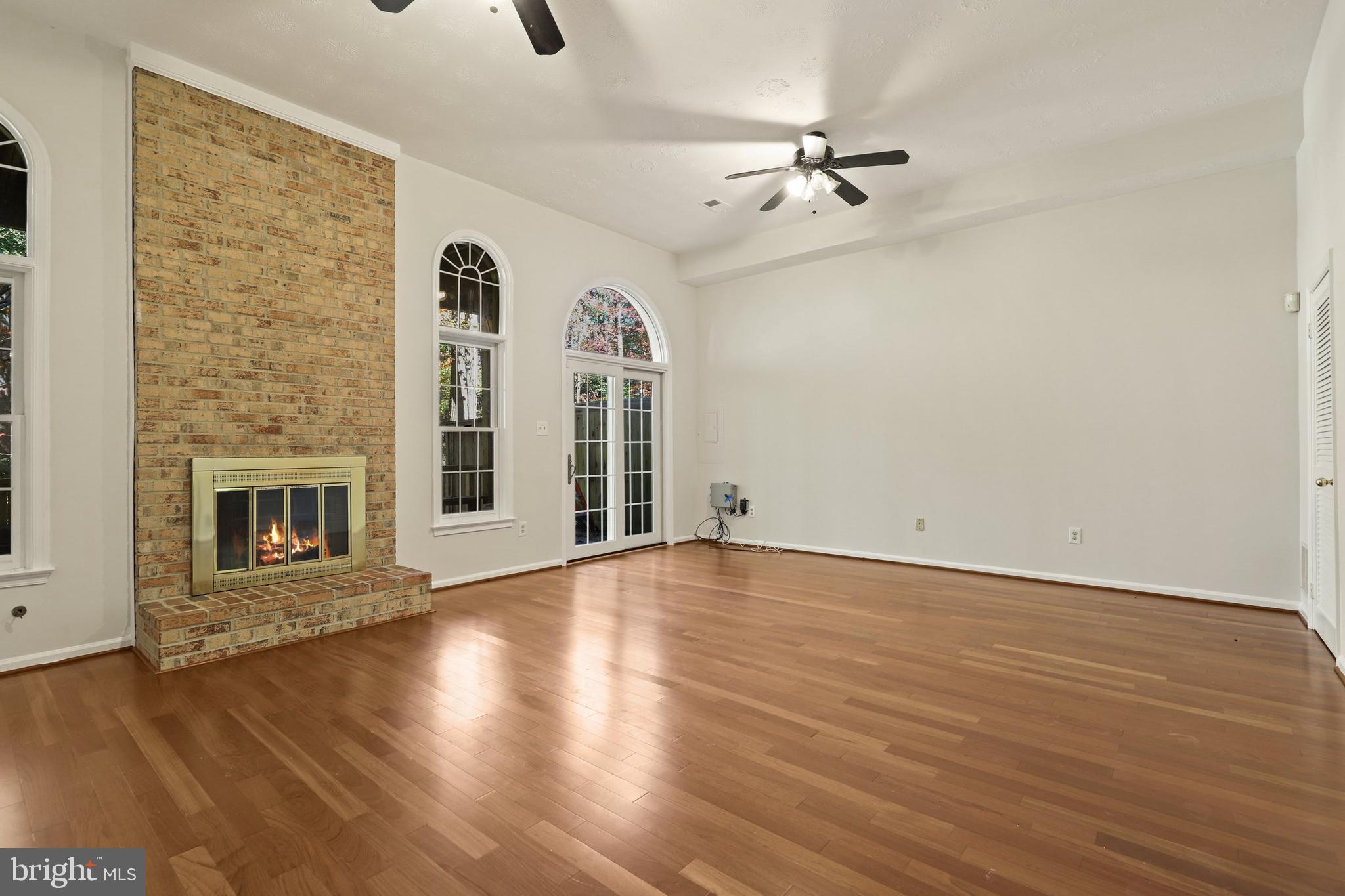1375 Heritage Oak Way Reston, VA 20194 - Photo 28 of 36