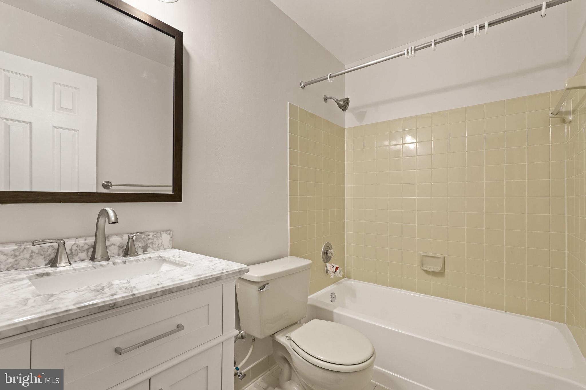 1375 Heritage Oak Way Reston, VA 20194 - Photo 29 of 36