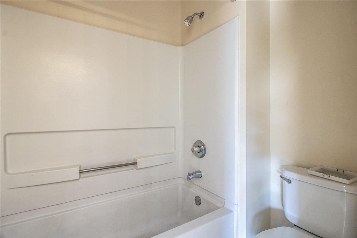 2306 Reflections Drive Aurora, IL 60502 - Photo 2 of 6 a bathroom with a bathtub