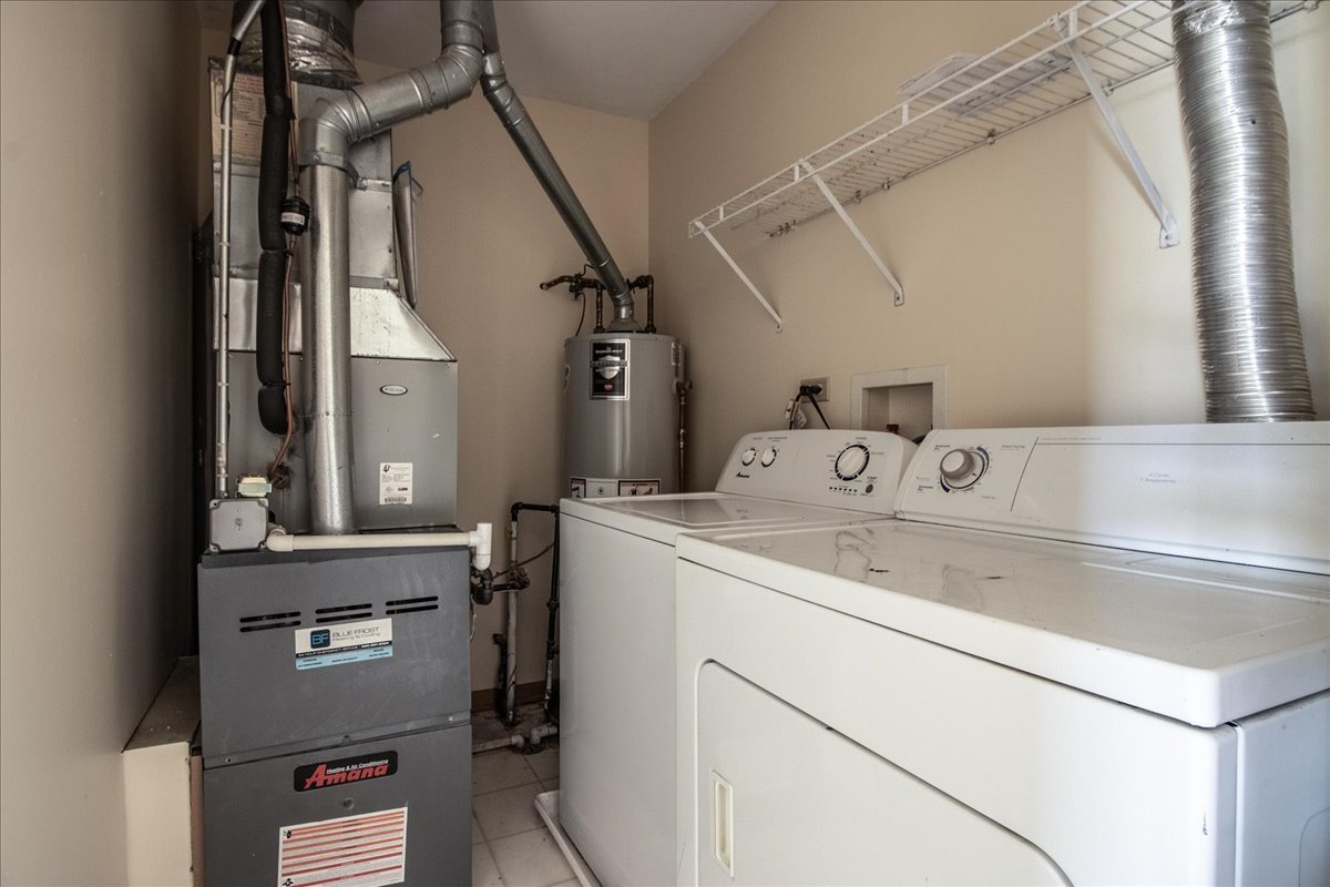2306 Reflections Drive Aurora, IL 60502 - Photo 4 of 6 a utility room with dryer and washer
