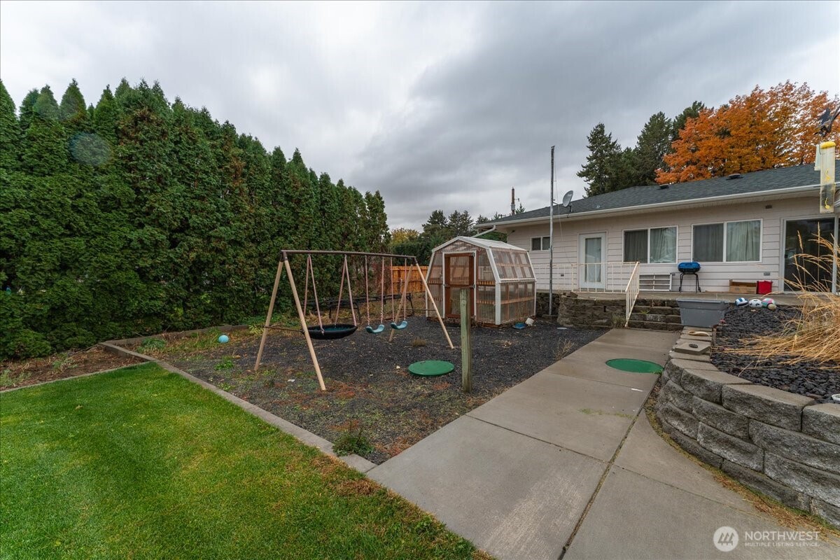 20271 Linden Road Northwest Soap Lake, WA 98851 - Photo 13 of 22 a view of a house with backyard