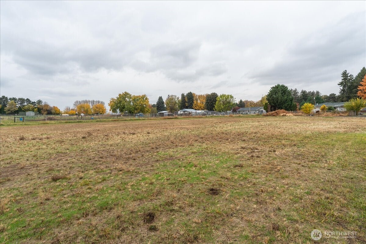 20271 Linden Road Northwest Soap Lake, WA 98851 - Photo 19 of 22 a view of an ocean and beach
