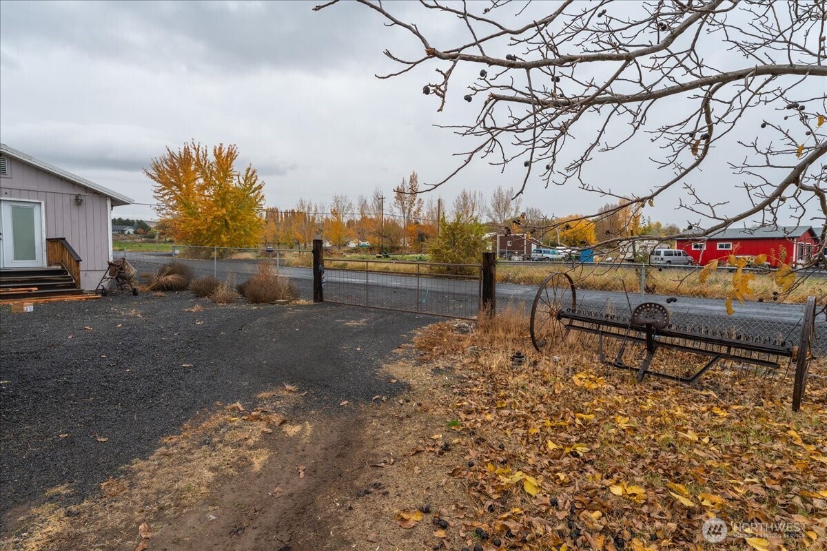 20271 Linden Road Northwest Soap Lake, WA 98851 - Photo 20 of 22 a garden with trees in front of it