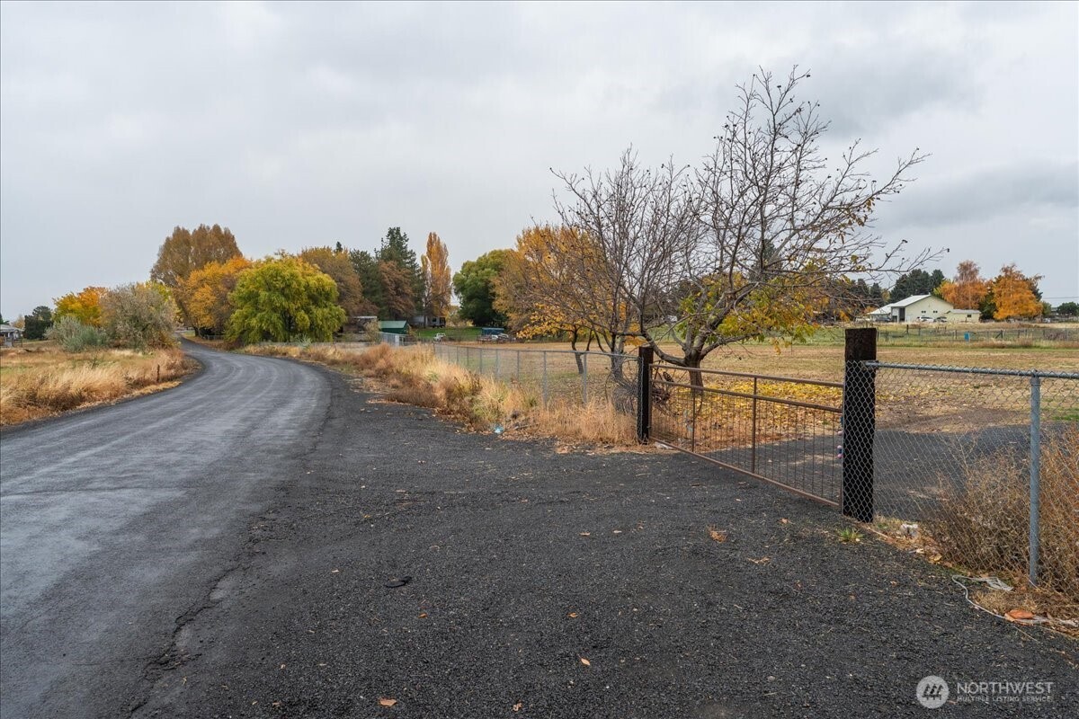 20271 Linden Road Northwest Soap Lake, WA 98851 - Photo 21 of 22 a view of ocean view with large trees