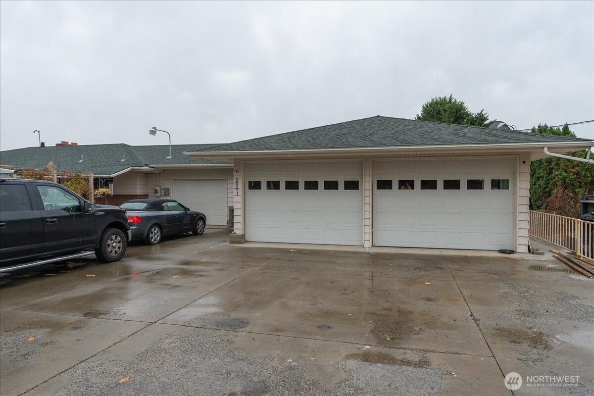 20271 Linden Road Northwest Soap Lake, WA 98851 - Photo 7 of 22 a view of a car parked in garage