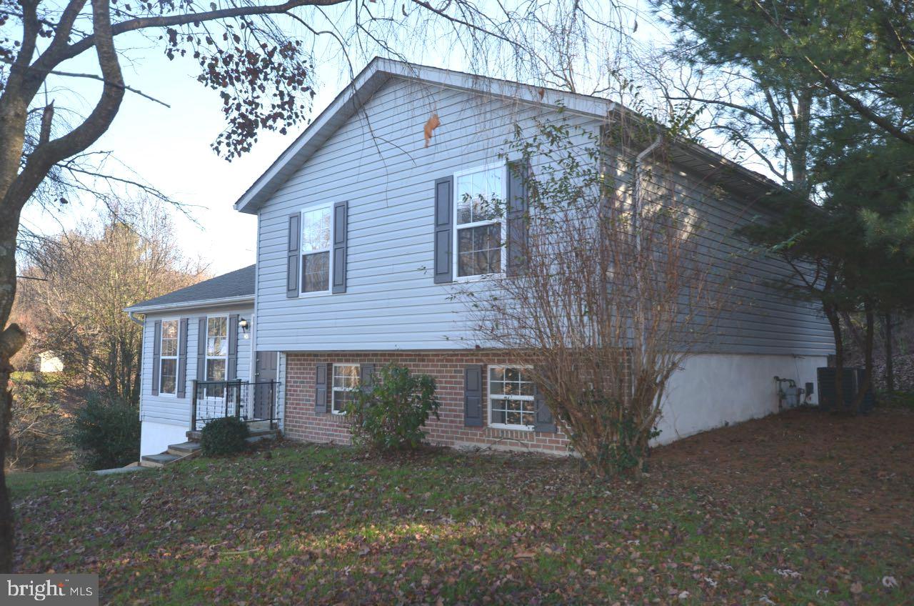 241 Jasmine Drive Hanover, PA 17331 - Photo 2 of 32