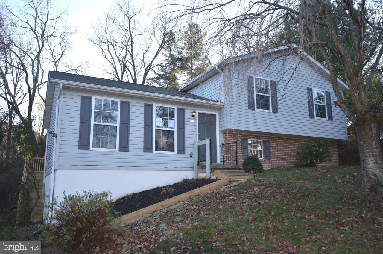 241 Jasmine Drive Hanover, PA 17331 - Photo 3 of 32