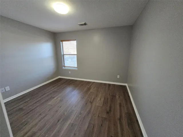 a view of a house with backyard and porch