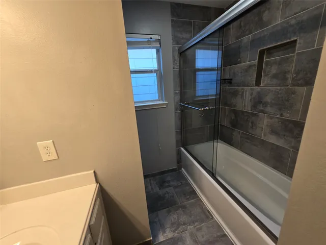 $2,100 | 5106 Prosperity Circle, Houston, TX 77018