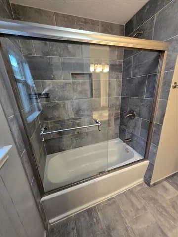 $2,100 | 5106 Prosperity Circle, Houston, TX 77018