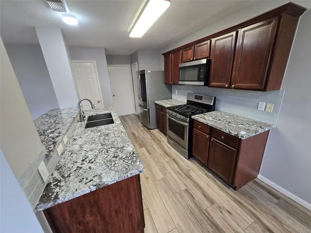 $1,950 | 5106 Prosperity Circle, Houston, TX 77018