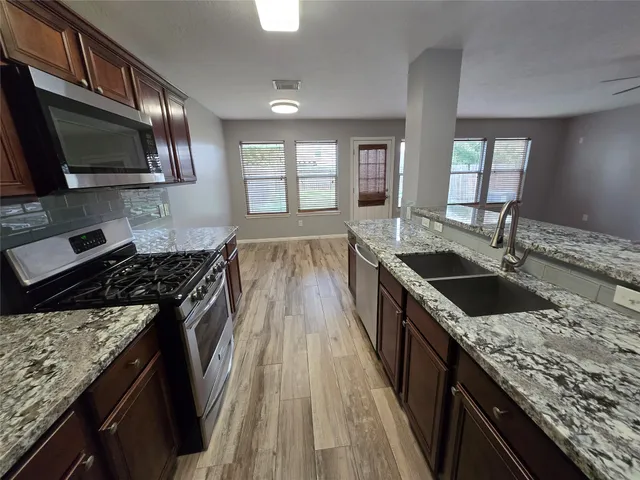 $1,950 | 5106 Prosperity Circle, Houston, TX 77018