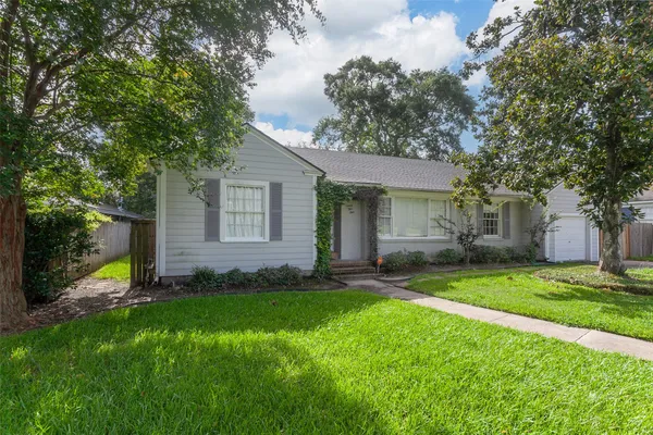 $2,600 | 755 North 23rd Street, Beaumont, TX 77706