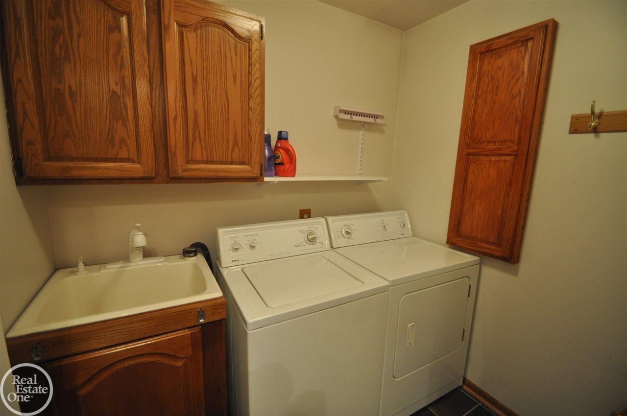 2025 Ridgefield Court Rochester Hills, MI 48306 - Photo 10 of 30