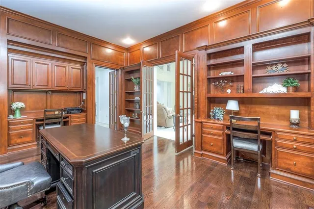 $2,400,000 | 3109 West 118th Street, Leawood, KS 66211