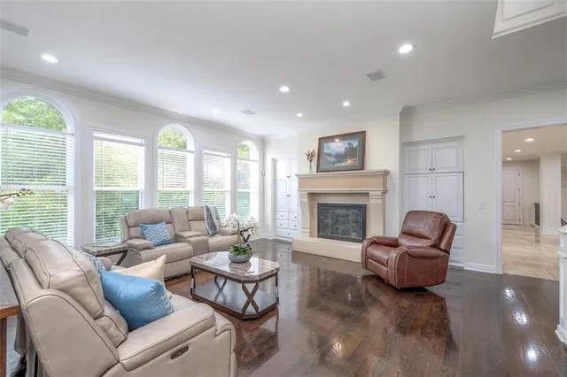 $2,400,000 | 3109 West 118th Street, Leawood, KS 66211
