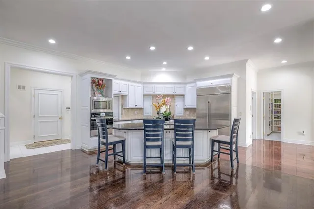 $2,400,000 | 3109 West 118th Street, Leawood, KS 66211