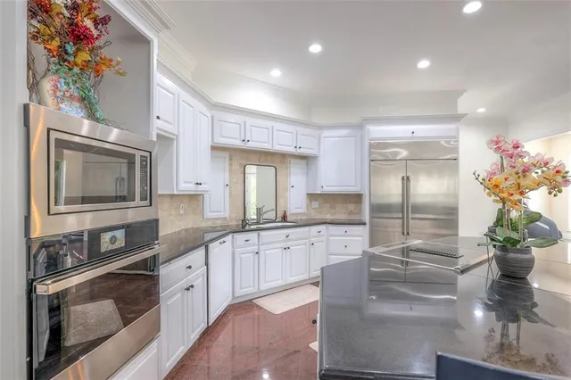 $2,400,000 | 3109 West 118th Street, Leawood, KS 66211
