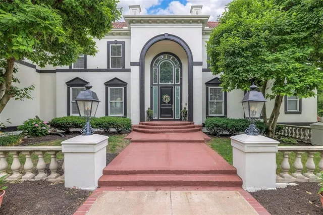 $2,400,000 | 3109 West 118th Street, Leawood, KS 66211