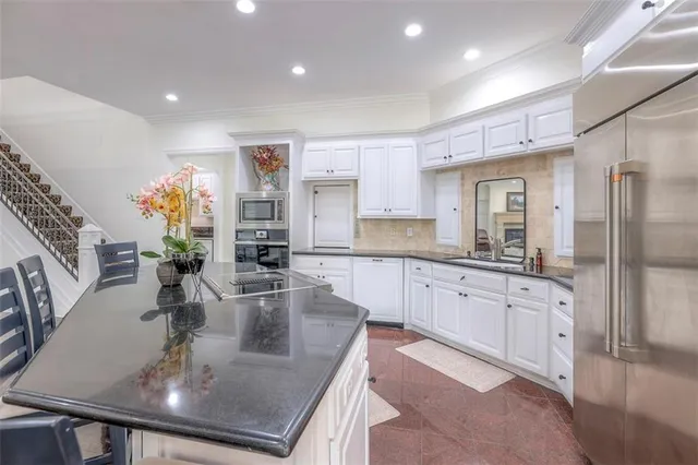 $2,400,000 | 3109 West 118th Street, Leawood, KS 66211