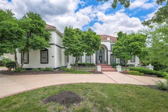 $2,400,000 | 3109 West 118th Street, Leawood, KS 66211