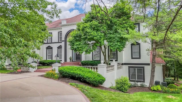$2,400,000 | 3109 West 118th Street, Leawood, KS 66211